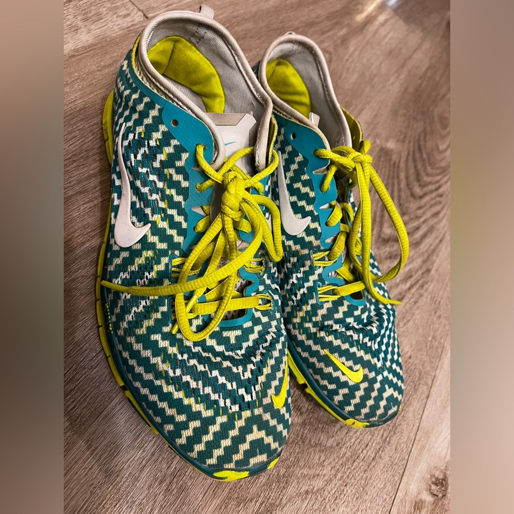 Nike woman blue and green sneaker size 7